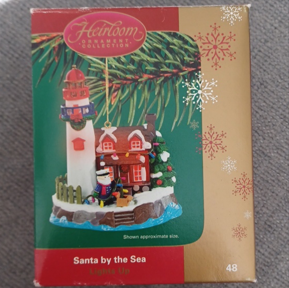 2006 Carlton Cards Santa By The Sea Lighthouse Heirloom Collection Ornament